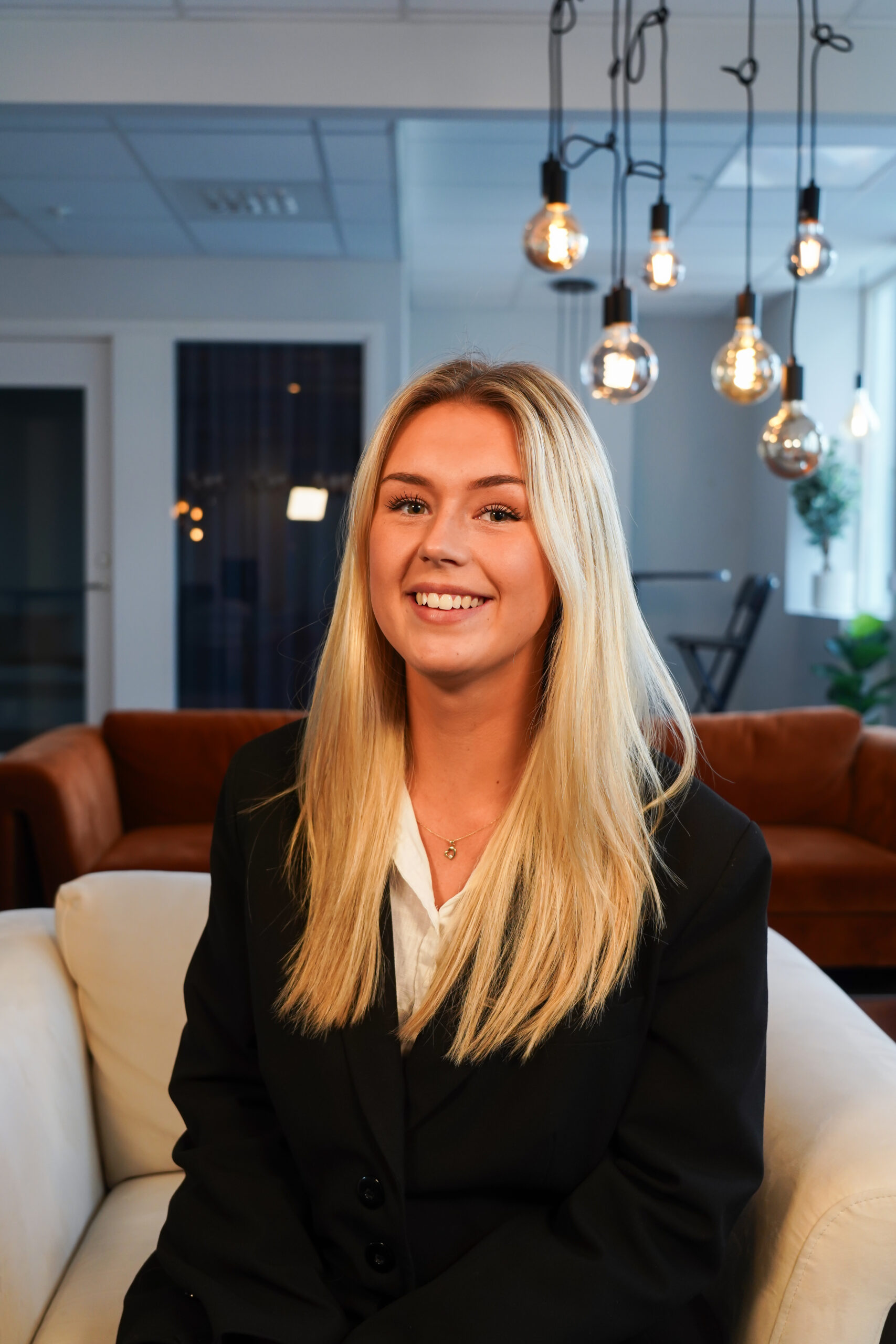 Porträttbild på Ella, Kontorskoordinator på World Trade Center Göteborg